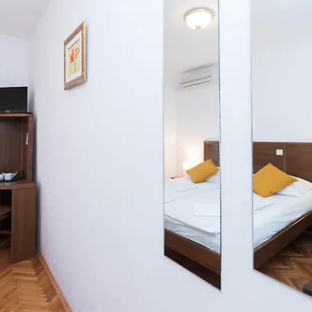 Mb Bed & Breakfast Pag Town