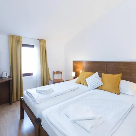 Mb Bed & Breakfast Pag Town