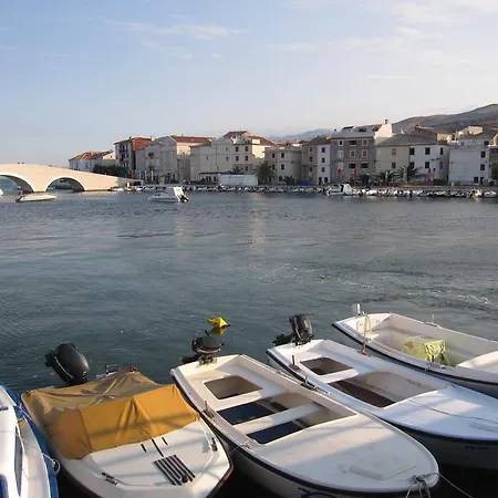 ベッド・アンド・ブレックファスト Mb